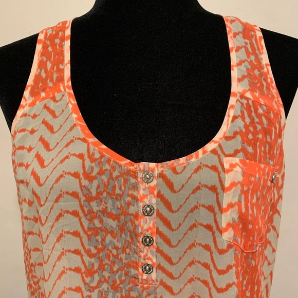 G BY GUESS Print Semi-Sheer Sleeveless Blouse in Coral - Picture 6 of 10